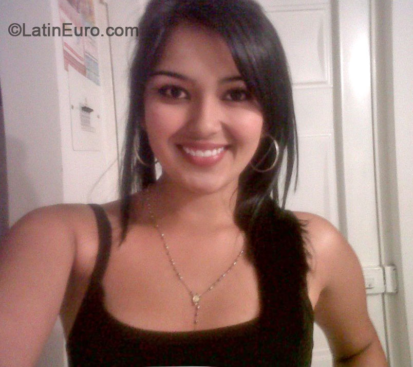 Date this nice looking Colombia girl Andrea from Bogota CO15017