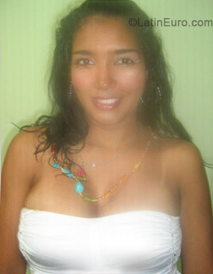 Date this cute Colombia girl Kris from Barranquilla CO15053