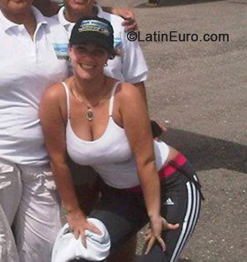 Date this sensual Venezuela girl Angela from Caracas VE203