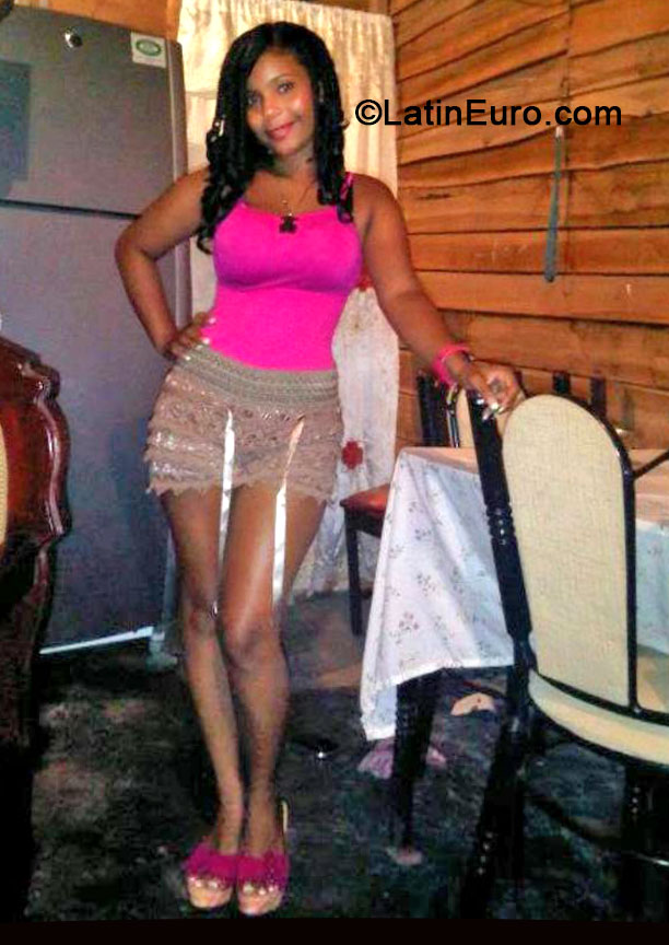 Date this nice looking Dominican Republic girl Dianelva from Bonao DO19206