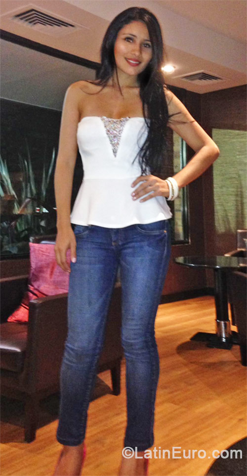 Date this delightful Colombia girl Lucia from Ibague CO16484