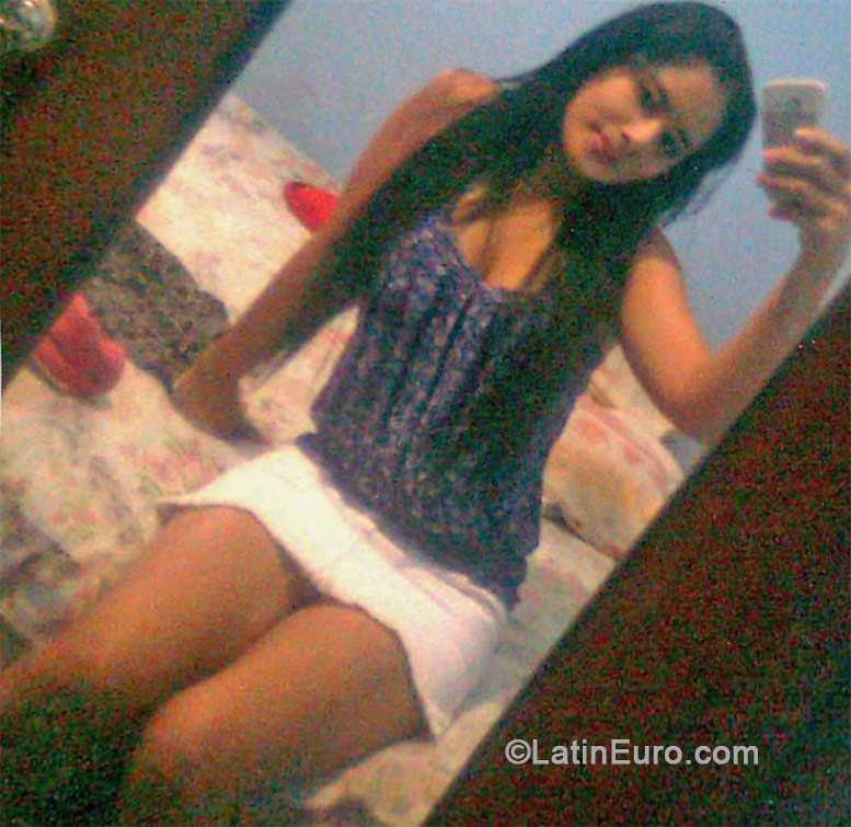 Date this nice looking Honduras girl Jessica from San Pedro Sula HN1003