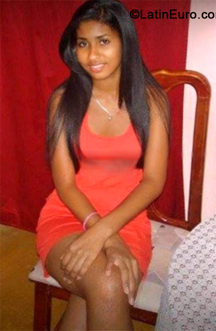 Date this funny Dominican Republic girl Jennifer from Santiago DO19062