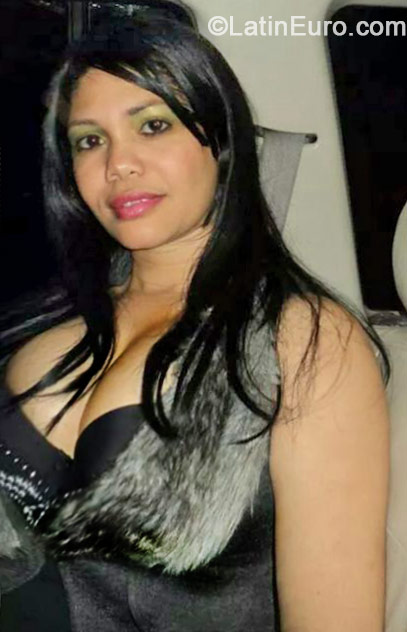 Date this voluptuous Dominican Republic girl Angela from santiago DO19118
