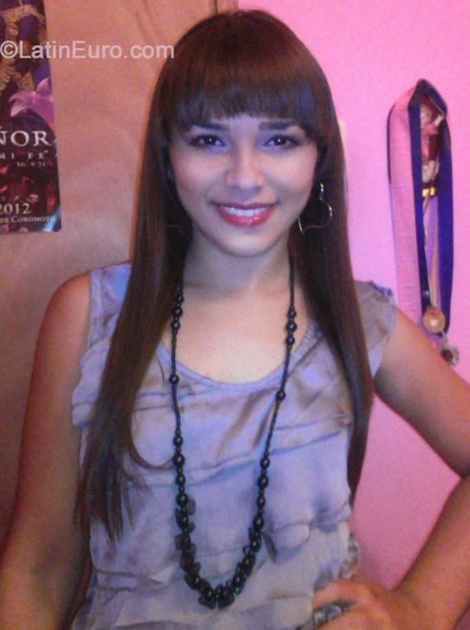 Date this nice looking Venezuela girl Evelin from Maracaibo VE242