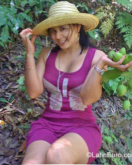 Date this charming Honduras girl Leticia from Choloma HN1041