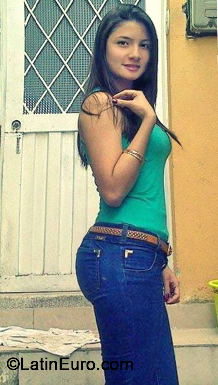 Date this charming Colombia girl Alejandra from Bogota CO15491