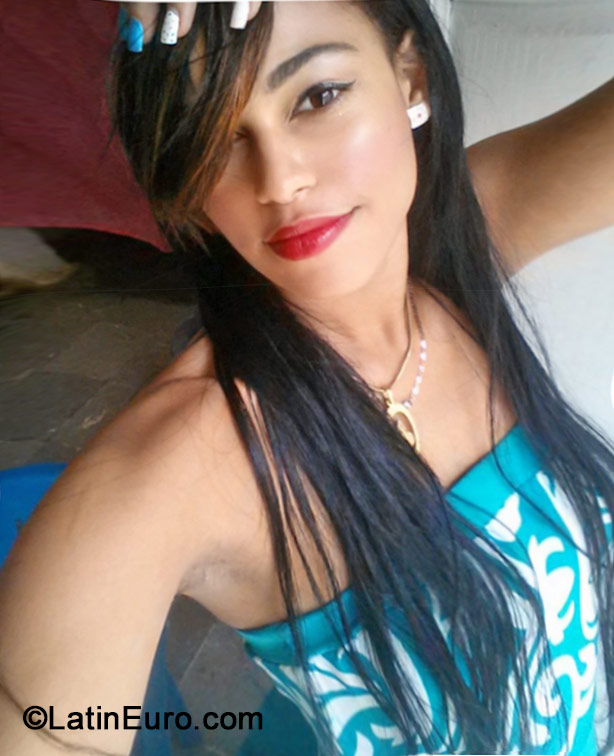 Date this georgeous Dominican Republic girl Alfa from Santo Domingo DO19462
