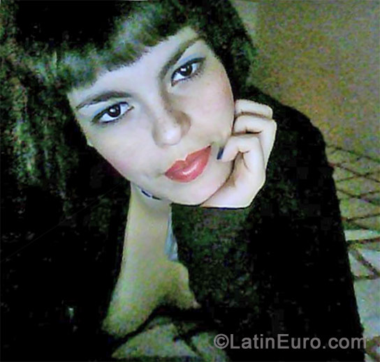 Date this sensual Colombia girl Monica from Cali CO15521