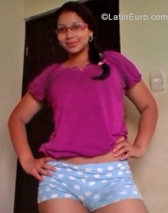 Date this cute Colombia girl Karen from Santa Marta CO15526