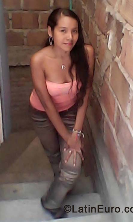 Date this delightful Colombia girl Leydy from Cali CO15539