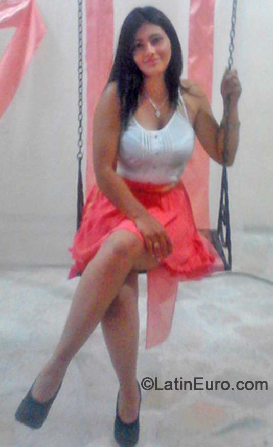 Date this tall Colombia girl Sandra from Bucaramanga CO15560
