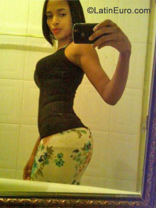 Date this pretty Dominican Republic girl Paola from Santiago DO19560