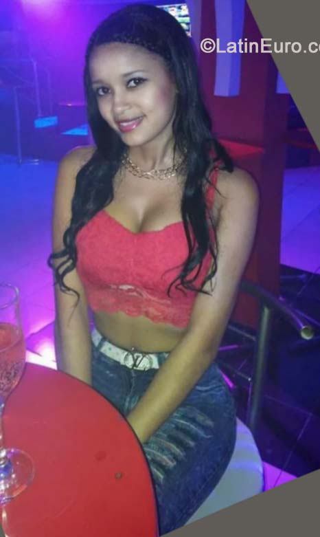 Date this pretty Dominican Republic girl Silvia from Santo Domingo DO19844