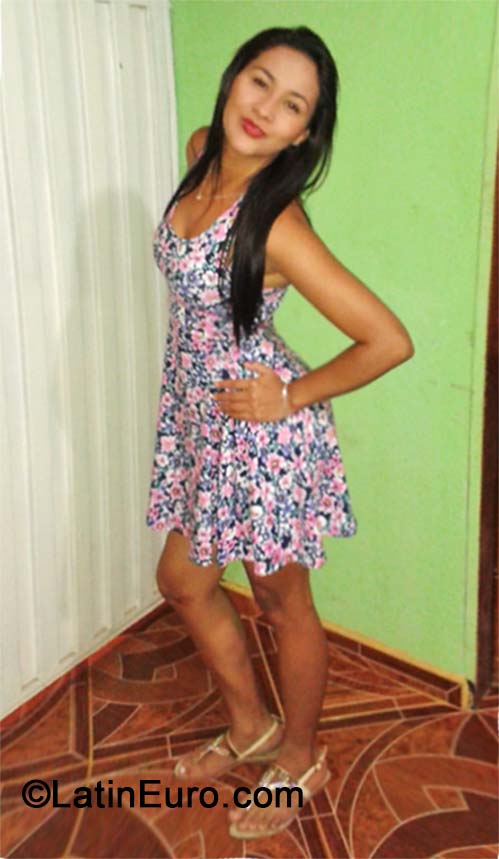Date this georgeous Colombia girl Lucia from Bucaramanga CO15716