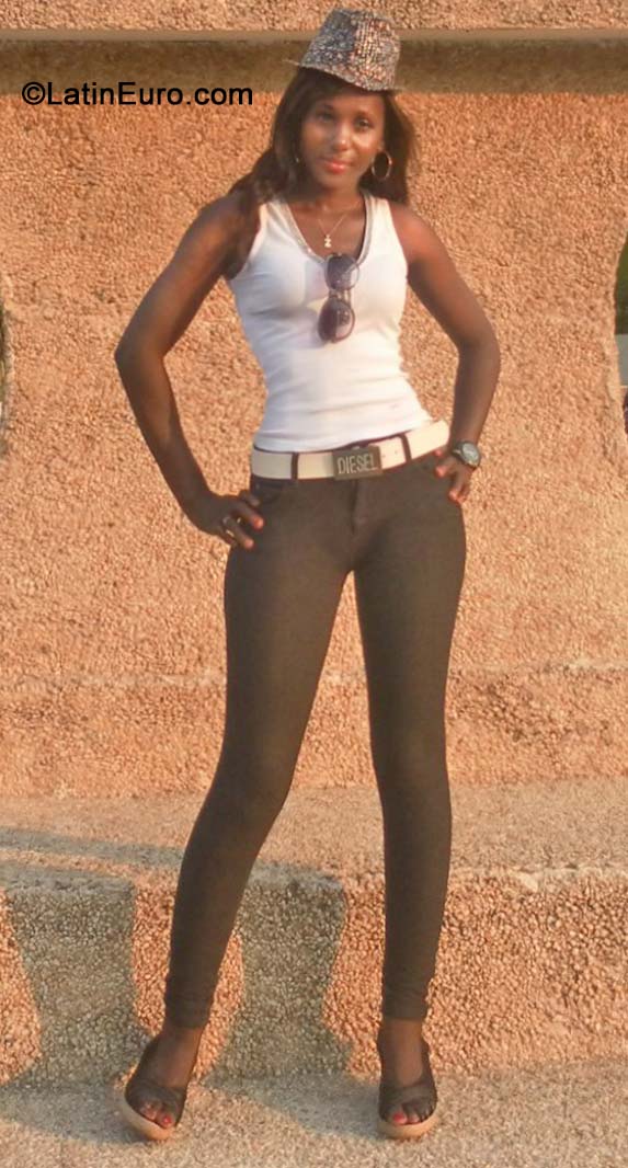 Date this lovely Gabon girl Zita from Libreville GA15