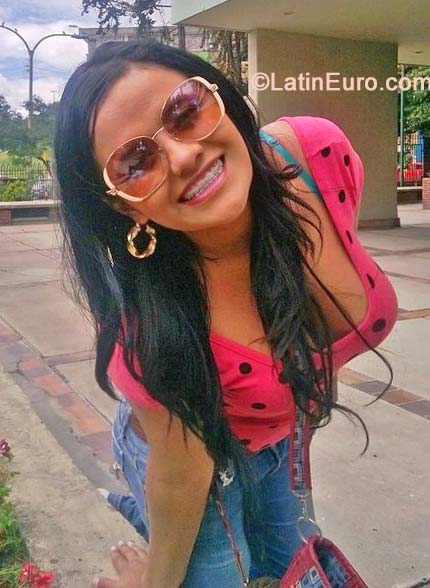 Date this happy Colombia girl ALEJANDRA from Bogota CO15842
