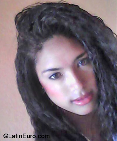 Date this voluptuous Colombia girl Kasandra from Cartagena CO16094