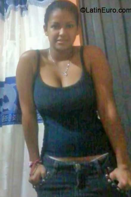 Date this pretty Colombia girl Saray from Bogota CO16192