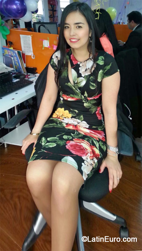 Date this hot Colombia girl Carolina from Bogota CO16204