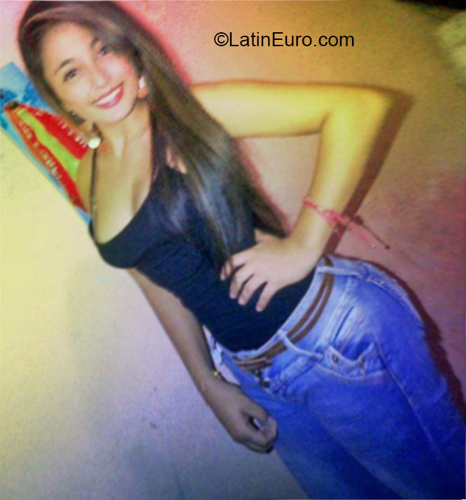 Date this lovely Colombia girl Tatiana from Bogota CO16337