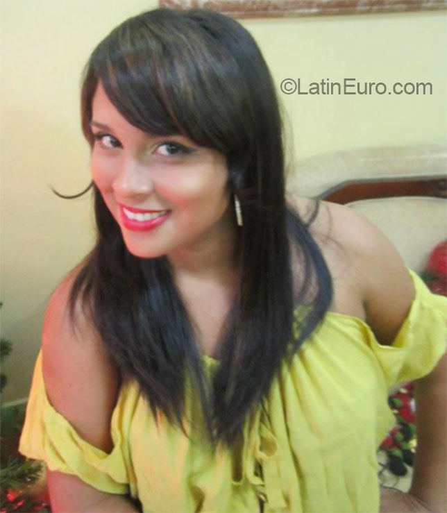 Date this foxy Colombia girl Jennifer from Cartagena CO16404