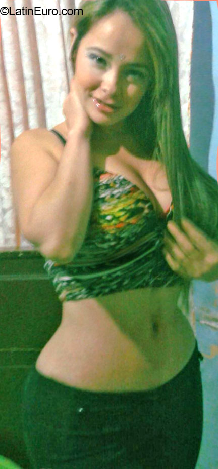 Date this exotic Colombia girl Andrea from Pereira CO16475
