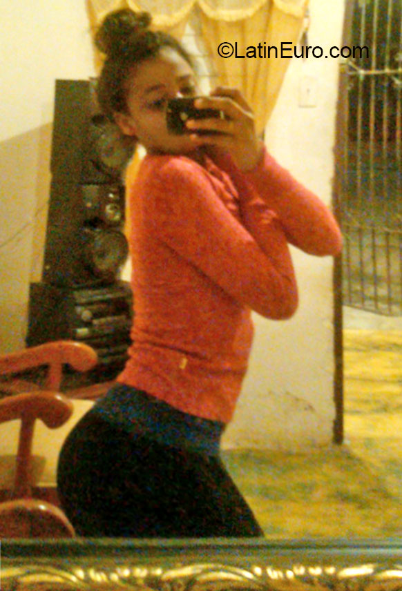 Date this cute Dominican Republic girl Camil from Boca Chica DO20383