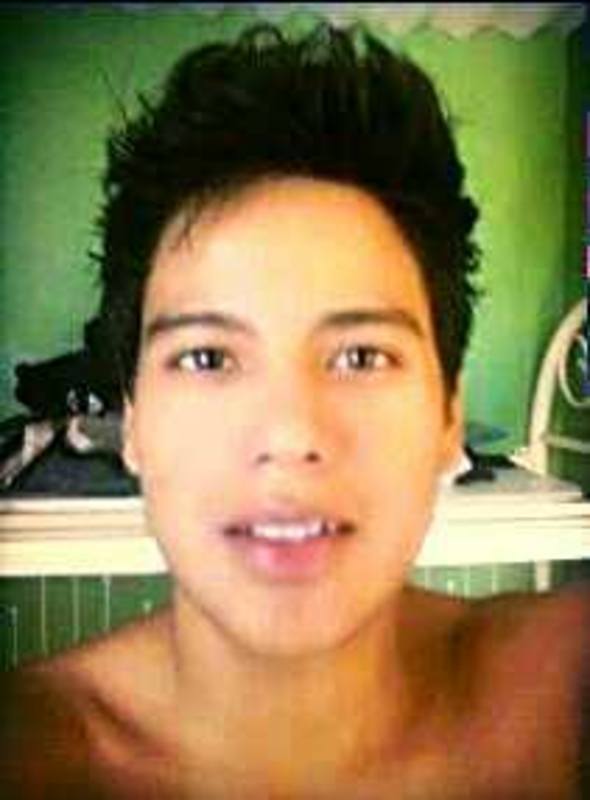 Date this young Peru man Guillermo from Chiclayo PE1025