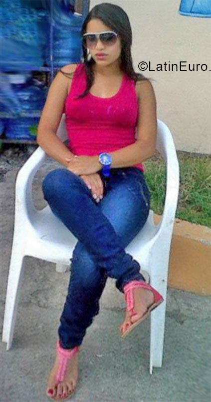 Date this fun Dominican Republic girl Rafelina from Santo Domingo DO20644