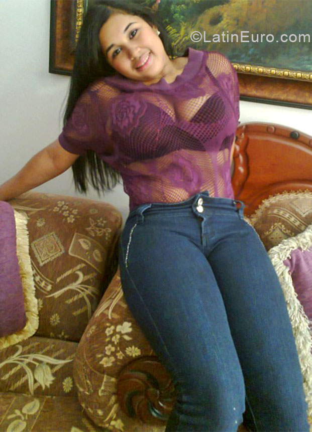 Date this stunning Dominican Republic girl Angelica from Santiago DO20659