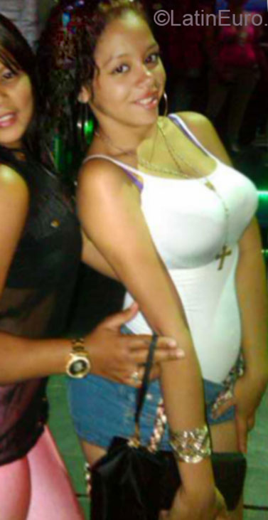 Date this pretty Dominican Republic girl Amarfy from Bonao DO20726