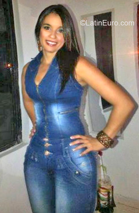 Date this young Colombia girl Jennyfer from Cali CO16621