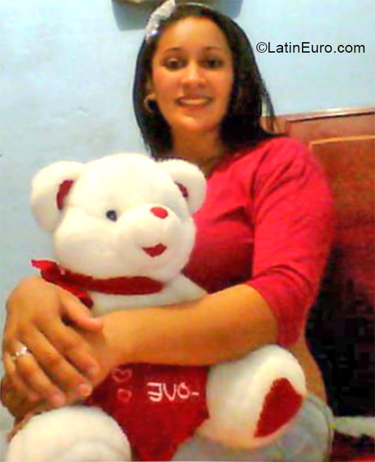 Date this happy Colombia girl Yuli from Barranquilla CO16745