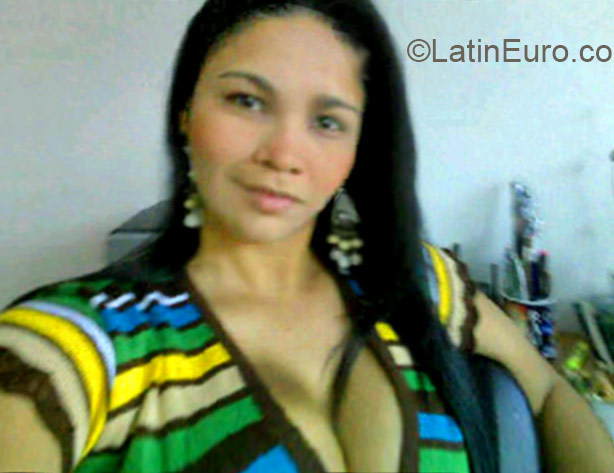 Date this beautiful Colombia girl Isa from Bogota CO16822