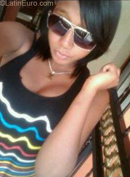 Date this georgeous Dominican Republic girl Leidy from Santo Domingo DO21148