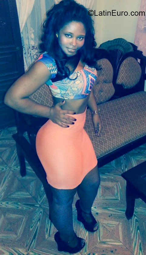 Date this voluptuous Dominican Republic girl Madeline from Santo Domingo DO21162