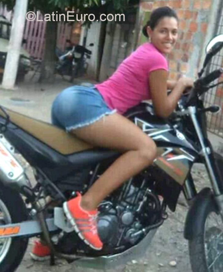 Date this athletic Colombia girl Paola from Barrancabermeja CO16870