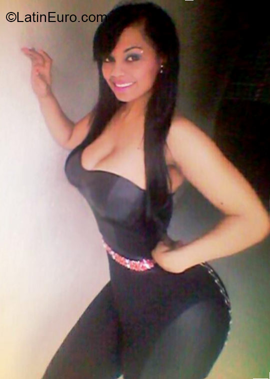 Date this sultry Dominican Republic girl Karen from Santiago DO21216