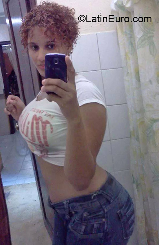 Date this exotic Dominican Republic girl Shalez from Santo Domingo DO21221