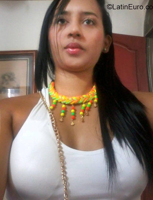 Date this good-looking Colombia girl Wendy from Neiva CO16889
