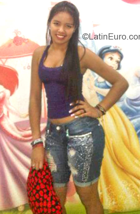 Date this voluptuous Colombia girl LuLu from Valledupar CO16897