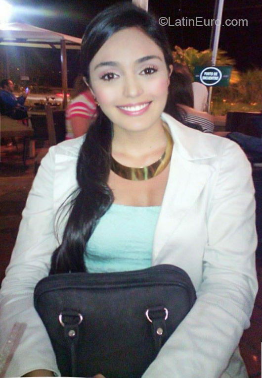 Date this good-looking Colombia girl Daniela from Armenia CO17005