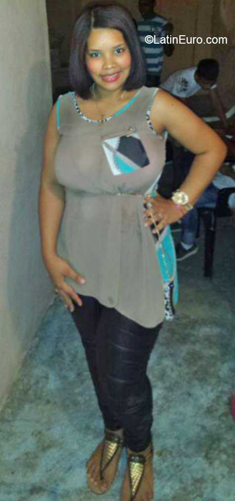 Date this athletic Dominican Republic girl Maria from Santo Domingo DO21452