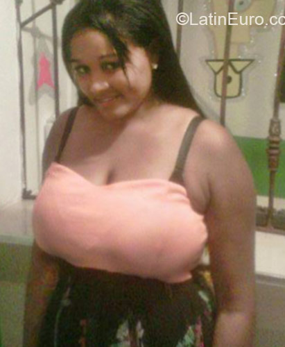 Date this young Dominican Republic girl Yerial from Santo Domingo DO21478