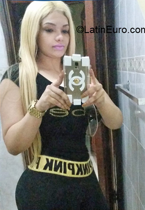 Date this sensual Dominican Republic girl Nathaly from Santo Domingo DO21550