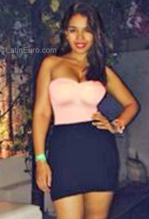 Date this good-looking Colombia girl Kittycolombana from Barranquilla CO17151