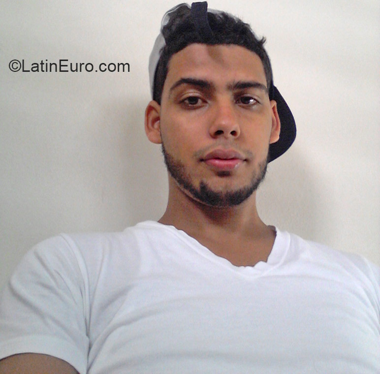 Date this georgeous Dominican Republic man Rafael from Santiago DO21783