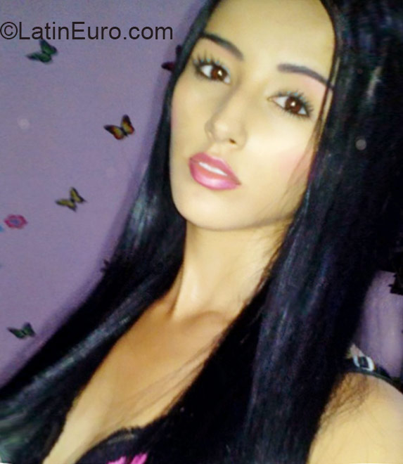 Date this sultry Colombia girl Nathaly from Medellin CO17230