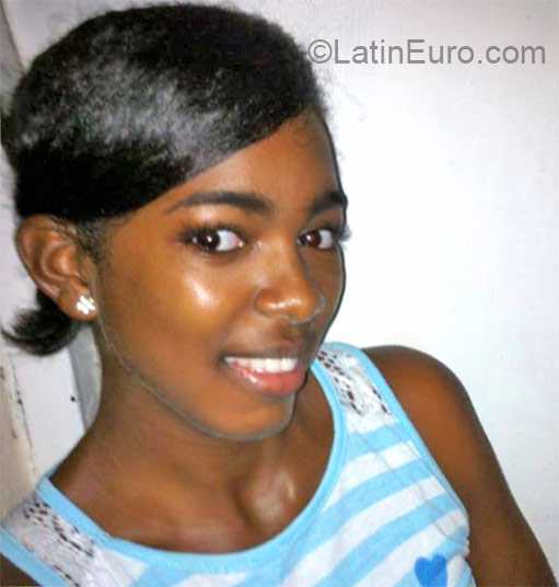 Date this tall Dominican Republic girl Ambiar from Santo Domingo DO21938